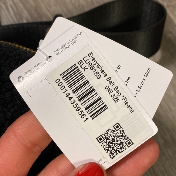 Lululemon | Everywhere Belt Bag Fleece Black Gold Hardware NEW - Picture 3 of 6